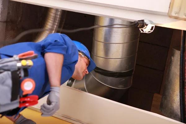 Steps HVAC Contractors Take to Diagnose Short Cycling in Home AC Units