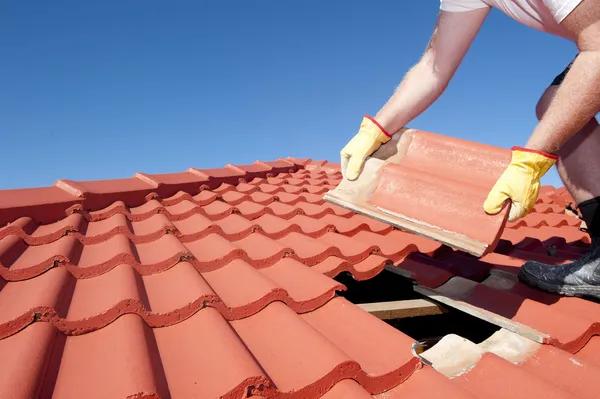 Find Local Experts Through a Trusted Roofing Contractor Near Me